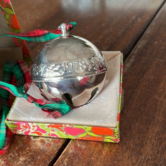 Wallace Silversmiths 1978 Annual Bell - Picture 2 of 3